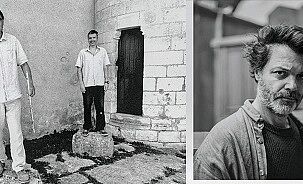 photo de personnage en noir et blanc