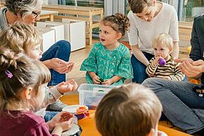 Enfants avec leurs parents