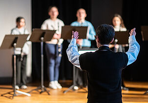chef d'orchestre de dos