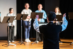 chef d'orchestre de dos