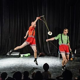 Une balle entre nous - Agrandir l'image (fenêtre modale)